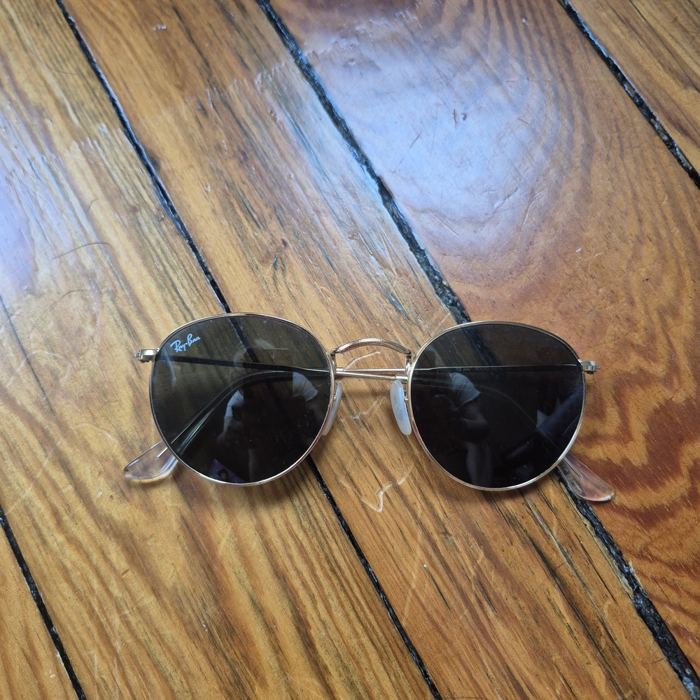 Ray-Ban Round Metal Sunglasses in Gold with Dark Lenses - Picture 3 of 4
